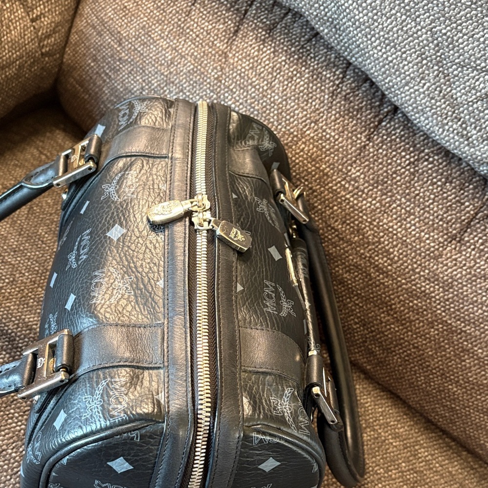 MCM Visetos Black Boston Bag and Logo Charm - Picture 4 of 11